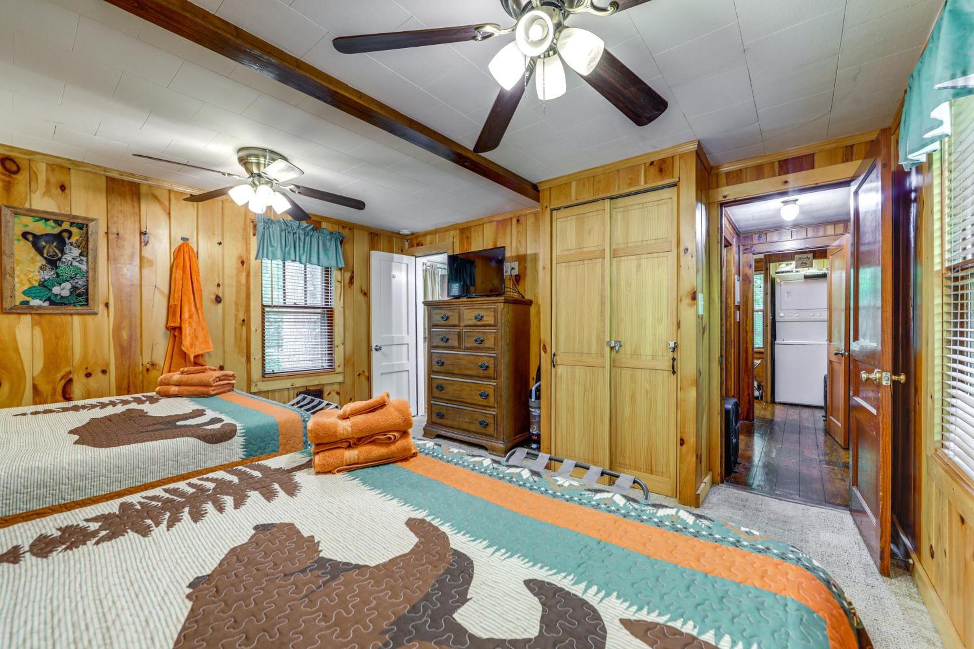 Pet-Friendly Creekside Cabin With Pool Access! Maggie Valley Exterior photo